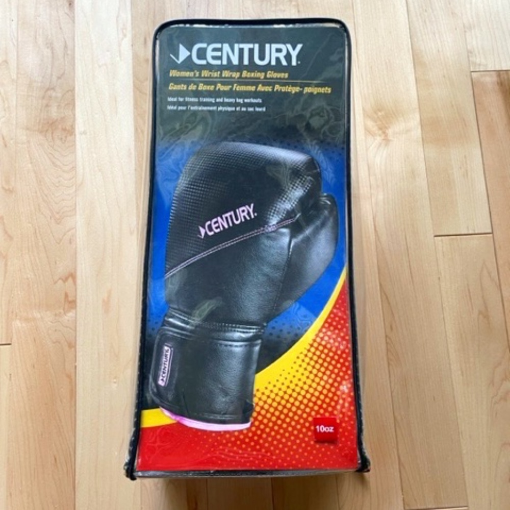NWOT Women's Century Boxing Gloves 10oz - Black